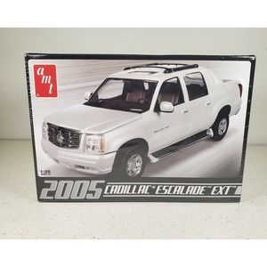 AMT 2005 Cadillac Escalade EXT Pickup Truck 1:25 Scale Model Kit #680 New Seal